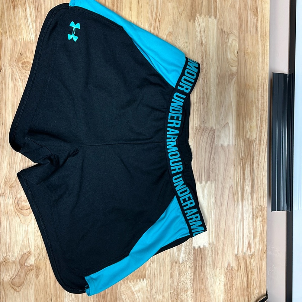 Under Armour woman’s size large. Play up shorts 3.0